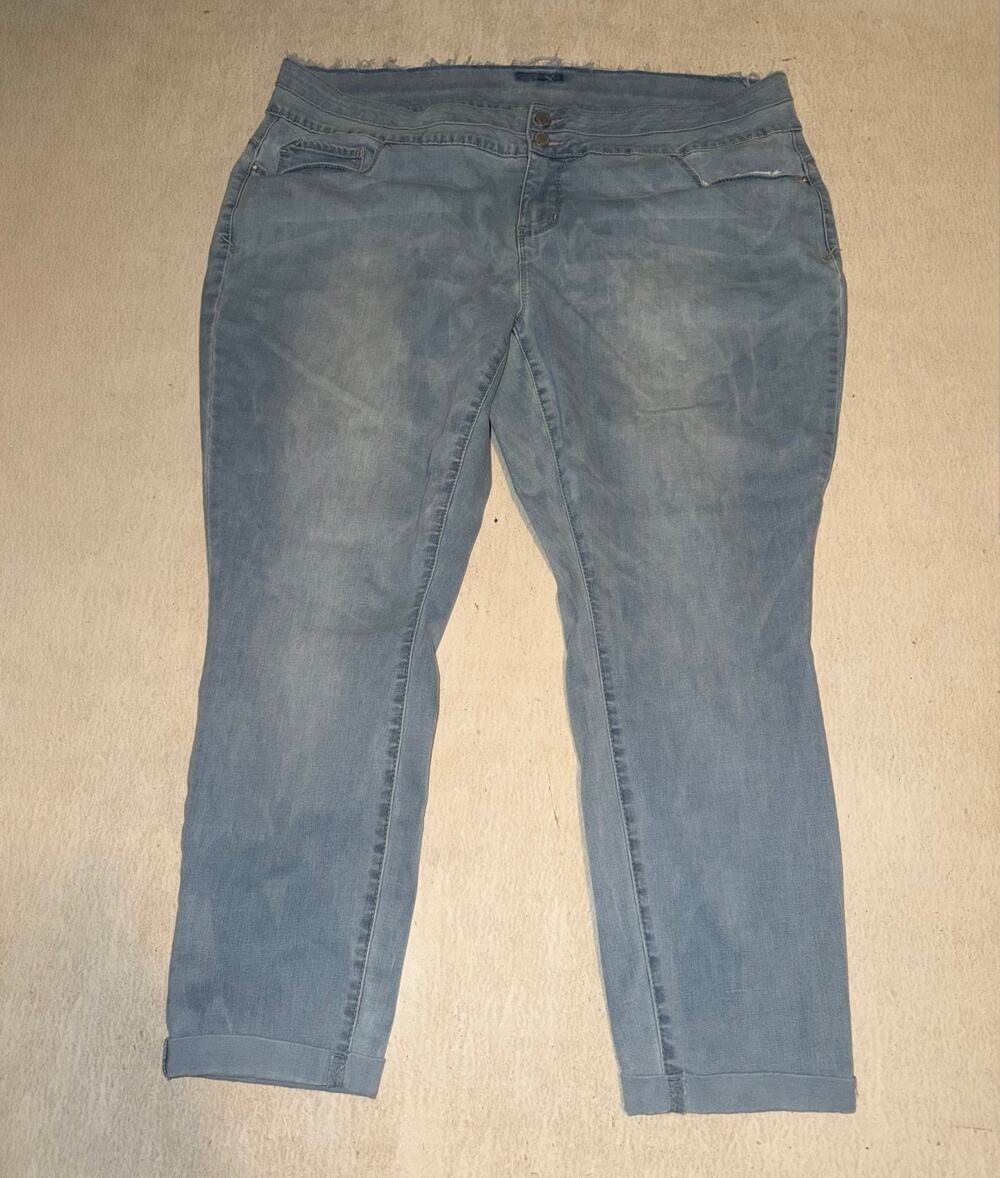 YMI women’s light wash blue jeans